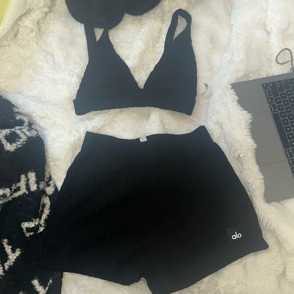 ALO SET Bra Top and shorts
